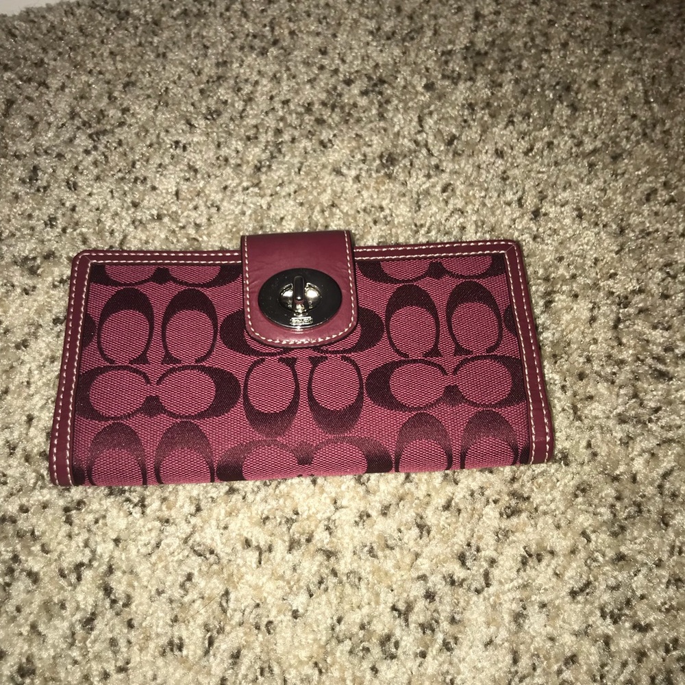 EUC 100% authentic COACH wallet cranberry color